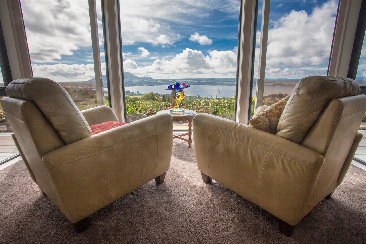 Te Moenga Lodge เทาโป ภายนอก รูปภาพ